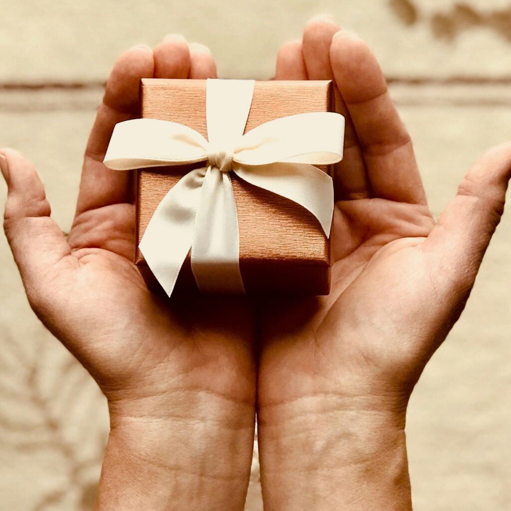 How to Choose the Right Gift for Anyone (Without Stress)